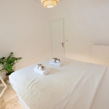 The White Rose 2* Poros Town